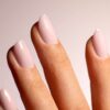esmalte-gel-semipermanente-soak-off-sp007-rosa-algodon-azucar-suave-simply-musa-detalle-unas GEL SEMIPERMANENTE ALGODON DE AZUCAR