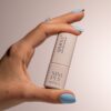 esmalte-gel-semipermanente-soak-off-sp041-celeste-tarro-mano-simply-musa GEL SEMIPERMANENTE CELESTE