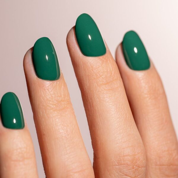 esmalte-gel-semipermanente-soak-off-sp044-verde-bosque-detalle-unas-simply-musa GEL SEMIPERMANENTE VERDE BOSQUE