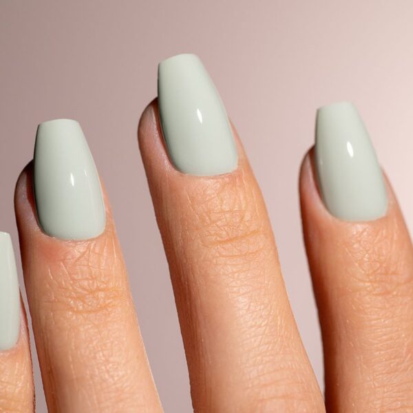 esmalte-gel-semipermanente-soak-off-sp046-verde-pastel-detalle-unas-simply-musa GEL SEMIPERMANENTE VERDE PASTEL